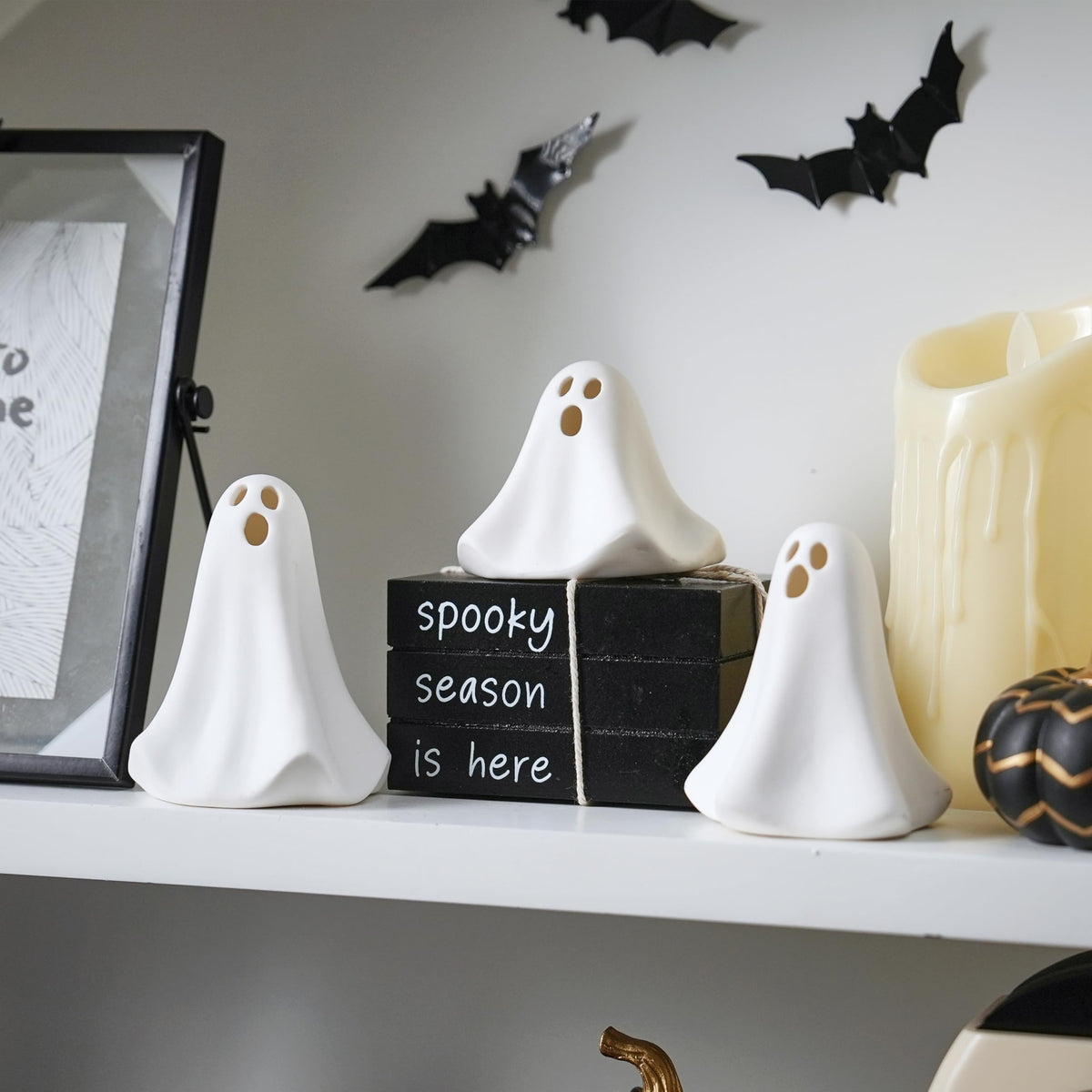 AOMOONOA Ceramic Ghost Decor, 3Pcs Light Up Ghosts for Indoor Halloween Decorations, Battery Powered White Mini Ghost Figurines with LED for Spooky Halloween, Home Tabletop Shelf Centerpieces