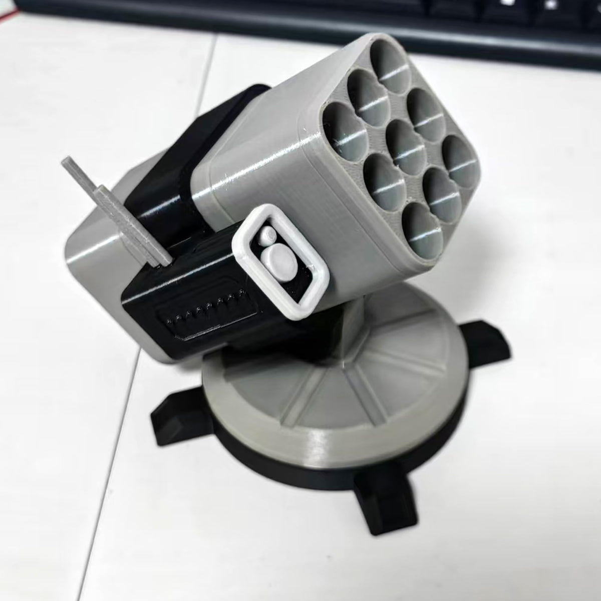 3GO 30GO Creative Pen Holder, Pen Holder Desktop Organizer Battlefield Mech Model Utility Ornament, Storage Box Desktop Decoration Suitable Office Classroom Home (C)