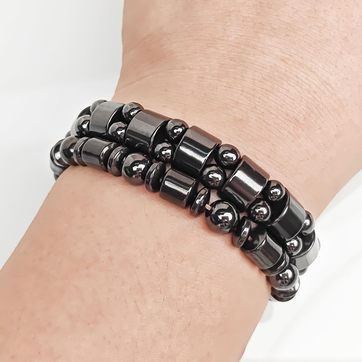VIKI LYNN 2 Pcs Hematite Magnetic Bracelets for Women and Men Hematite Magnetic Stone Beads Adjustable Magnetic Bracelet Wristband Dainty Jewelry Gift for Mom, Dad, Wife, Friend, Couple