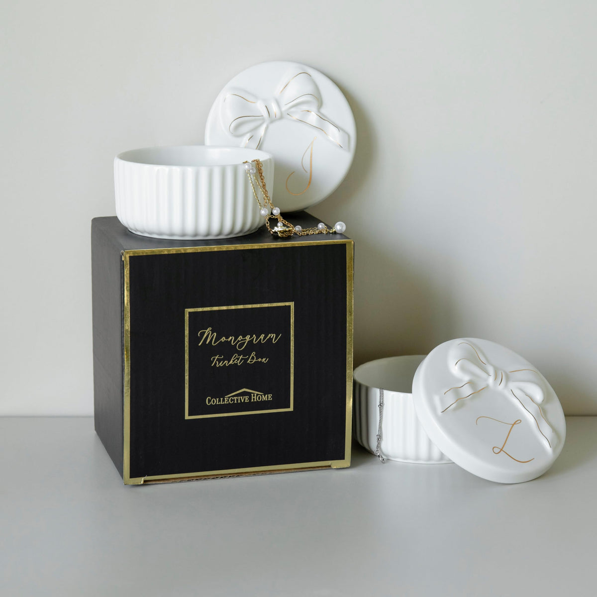 COLLECTIVE HOME Monogram Initial Jewelry Box with Bow - Elegant Ring Holder & Earring Dish | Christmas Gift Idea for Women, Unique Birthday Present for Herr (A)
