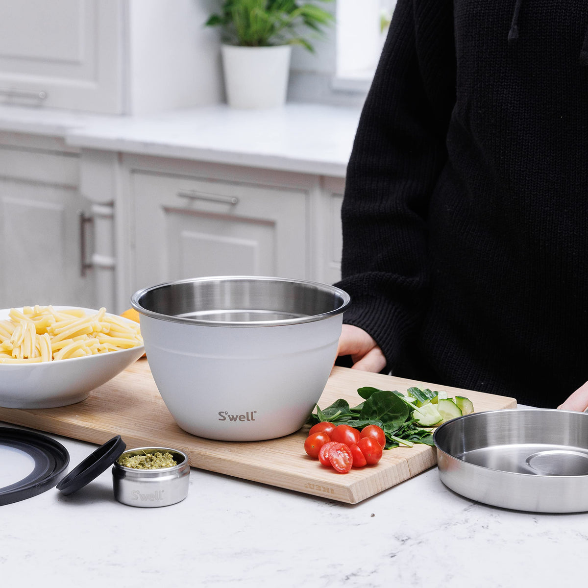 S'well lifetime brands europe limited Salad Bowl Kit, Moonstone, 1.9L - Salad Lunch Box with Condiment Container and Removable Tray - Leak-Proof and Dishwasher Safe
