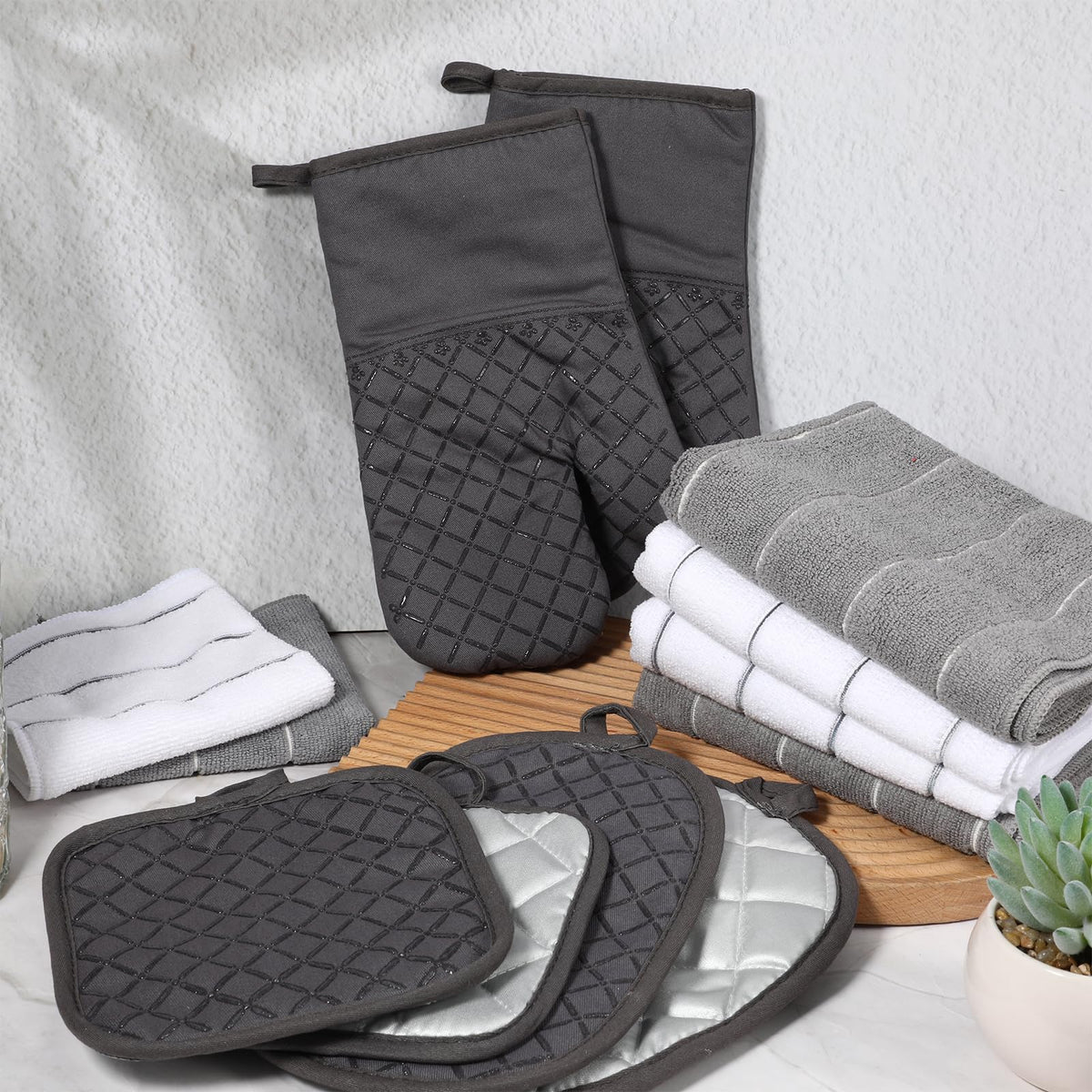 Oven Mitts Kitchen Towels Dishcloths with Pot Holders Sets 12pcs Dish Towels Sets Oven Gloves Pot Pads Heat Resistant 500 Degrees with Non-Slip Silicone Surface for Cooking Baking Grilling