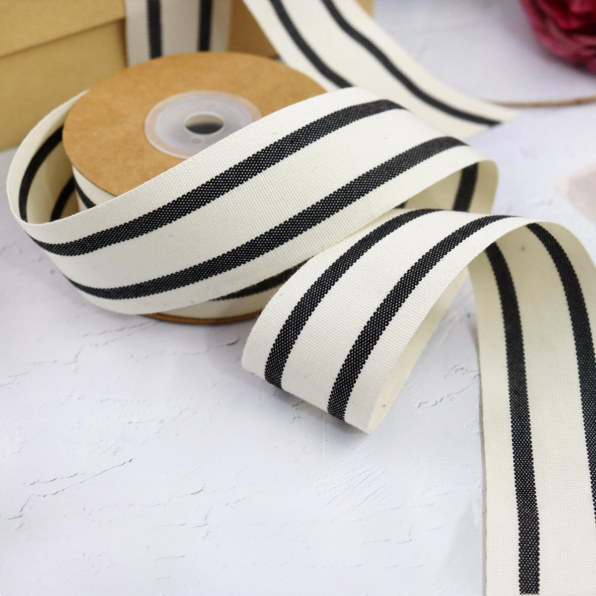 YERELO 10Yard/ Roll Set Cotton Stripe Ribbon Black and White Stripe Ribbons 1-1/2" for Christmas Tree Crafts,Wedding Wreath,Gift Wrapping,Decoration and DIY Handmade Hair Bows