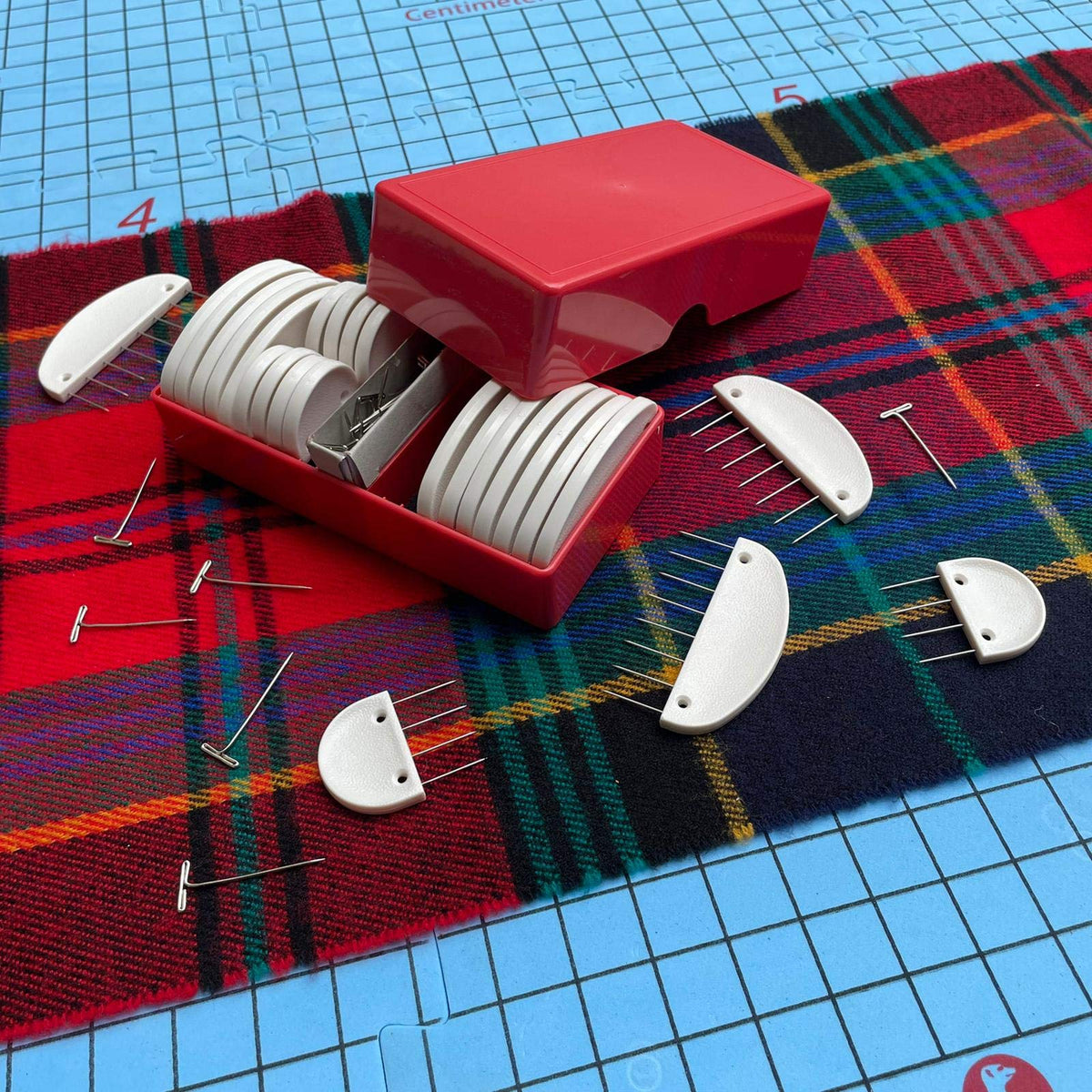 Red Suricata Curved Knit Blocking Combs Set of 25 Curved Edge Blockers for Knitting & Crochet Projects Extra 100 T pins Use with Blocking Mats - Patent Pending (25 Blockers - 2 Sizes)