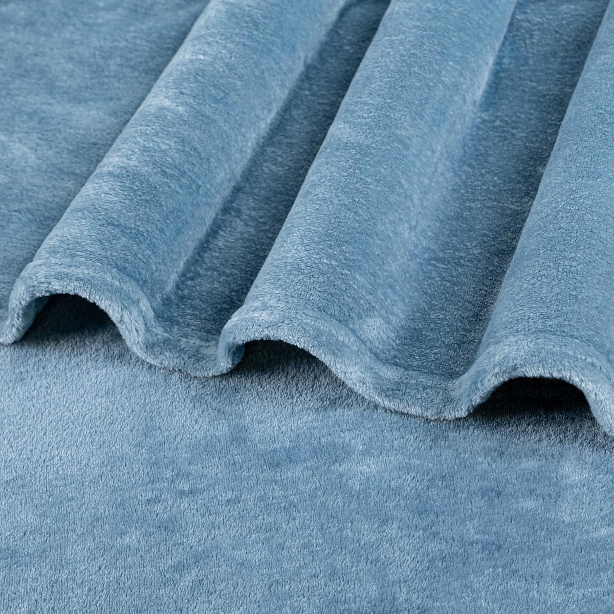 PAVILIA Dusty Blue Fleece Throw Blanket - Super Soft Flannel for Couch & Sofa | Cozy 50x60 Velvet Gift Blanket