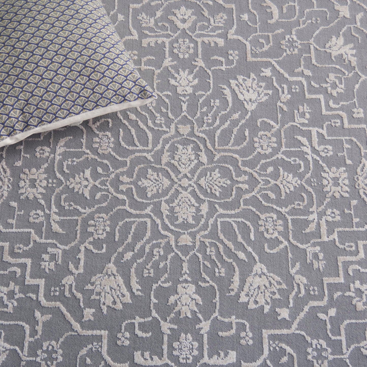 SAFAVIEH Area Rug 8x10 - Reflection Collection - Large - Light Grey & Cream, Non-Shedding & Easy Cleaning, Ideal for Living Room, Bedroom, Dining Space (RFT670C)