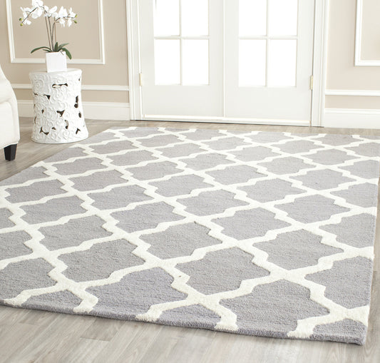 SAFAVIEH Cambridge Collection Area Rug - 10' x 14', Silver & Ivory, Handmade Trellis Wool, Ideal for High Traffic Areas in Living Room, Bedroom (CAM121D)